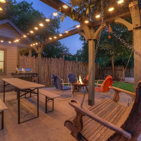 Luxury Craftsman Home With Hot Tub And Firepit - 1Blk To Main フレデリックスバーグ エクステリア 写真